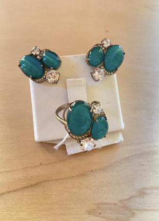 Серебряный комплект с улекситом и цирконами.