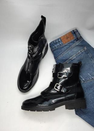 Женские ботинки