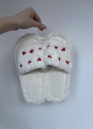 Домашние тапочки белые с сердечками ❤️