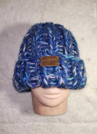 Объемная массивная шапка