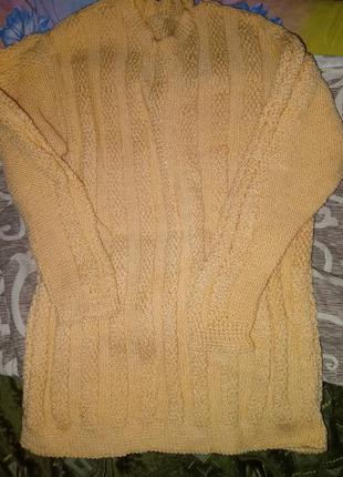 Светр в'язаний колір бежевий 
розмір 48 
у чудовому стані