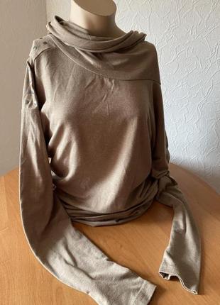 Бежевый гольф водолазка