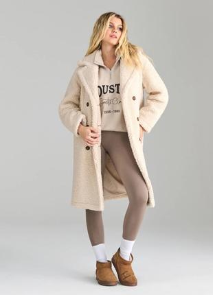 Бежевая зимняя шуба стильное теплое пальто тедди