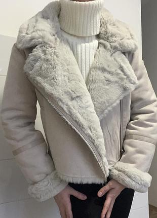 Шикарная дубленка в пудровом цвете