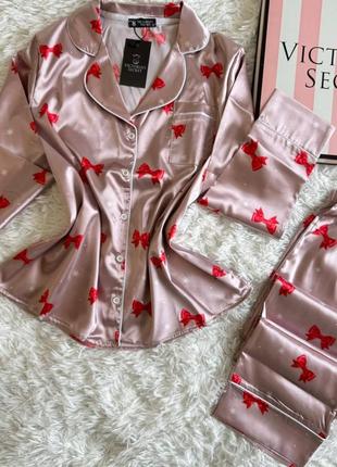 Трендова шовкова піжама з штанами та сорочкою з бантиками та сніжинками