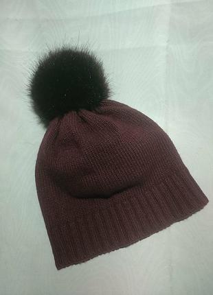 Шапка одношарова бардового кольору бургунді з хутровим помпоном , вовна і кашемір