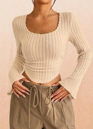 Бежевый свитер