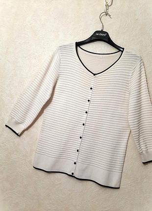 Красивая кофта кардиган женский на застёжке белый с чёрной отделкой вязаный мягкий гладкий