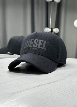 Бейсболка тракер тепла diesel черная 55-62