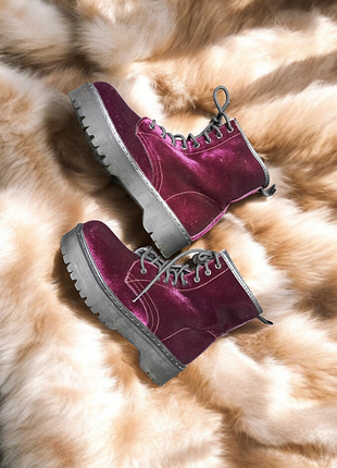 Бархатисто-бордовые ботинки