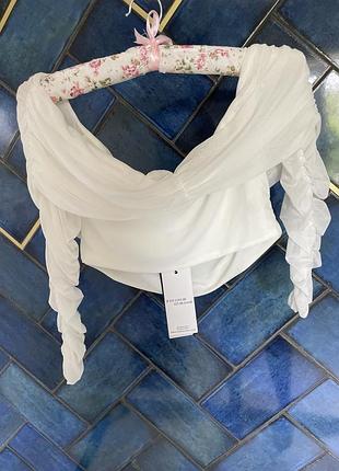 Белый топ сеточка с бриджами