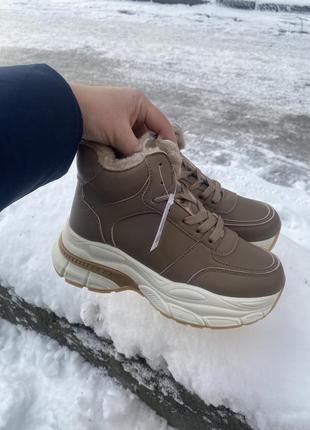 Кроссовки