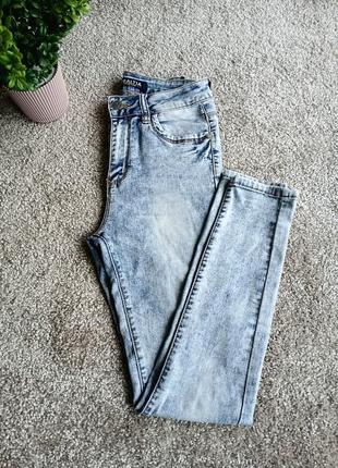 Джинсы женские