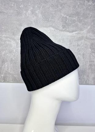 Черная шапка из мериноса