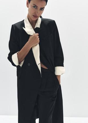 Атласное пальто zw collection с контрастным воротником
