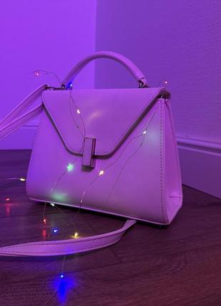 Біла елегантна сумочка