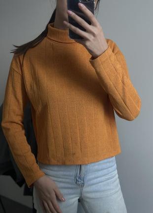 Вкорочений гольф помаранчевого кольору