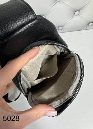 Женская стильная и качественная сумка слинг из эко кожи лайм5 фото