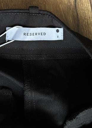 Штани з ременем reserved чорні класичні жіночі штани зі стрілками прямі брюки6 фото