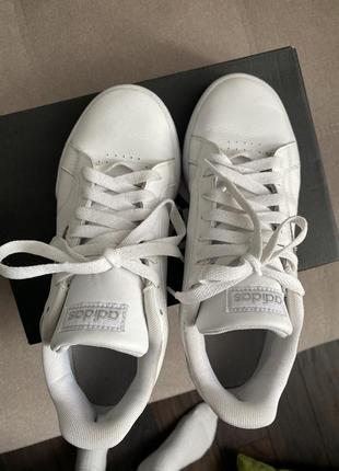 Кросівки adidas (оригінал)4 фото