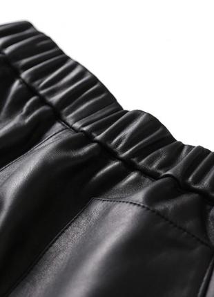 Шортики чорні з кишенями з еко шкіри кожи шкіряні шорти літні чорні2 фото
