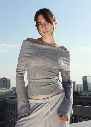 Кофта з відкритими плечима