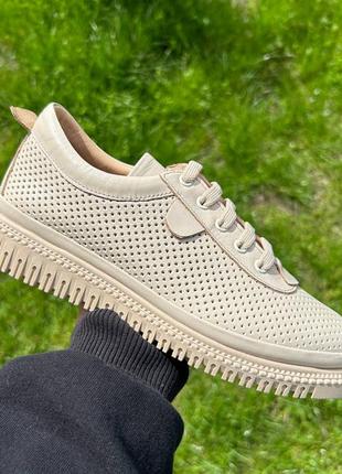 Літні жіночі бежеві кросівки у перфорацію з натуральної шкіри від виробника la pinta
