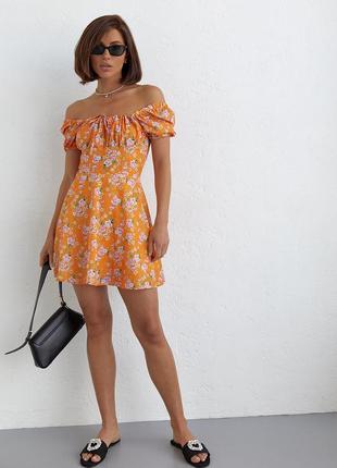 Женское летнее платье мини в цветочный принт - оранжевый цвет, l (есть размеры)5 фото