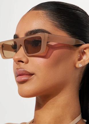 Жіночі сонцезахисні окуляри