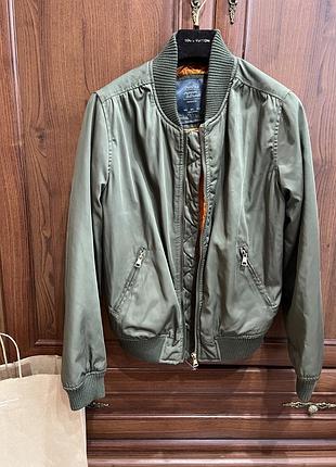 Жіночій стильний бомбер куртка bershka zara h&m