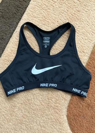 Топ nike pro, розмір маломірить, тому краще підійде на xs або s