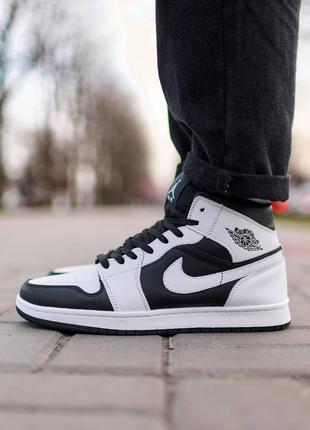 Nike air jordan 1 retro mid tuxedo