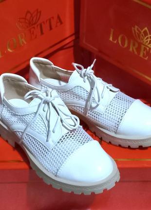 Жіночі туфлі люфери з перфорацією дихаючі в сіточку в білому кольорі.