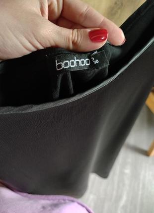 Чорна сукня комбінація boohoo у білизняному стилі, атласна, шовкова5 фото