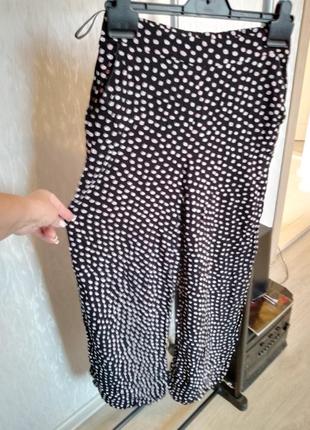 Фирменные красивые брюки натуральные