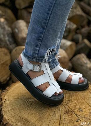 Кожаные босоножки в стиле zara