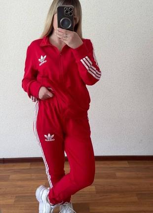 Костюм спортивный