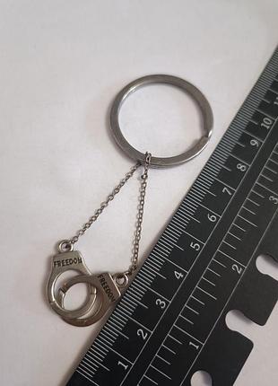 Брелок наручники. 3
