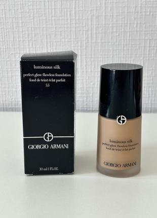 Тональная основа armani luminous silk 5,5