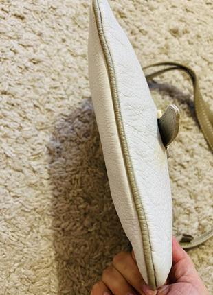 Кожаная сумка genuine leather italy кожа оригинал бренд белая сумочка маленькая фурнитура брендовая длинная ручка5 фото
