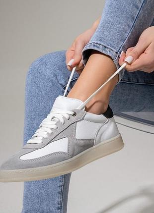 Комбинированные кеды серо-белого цвета