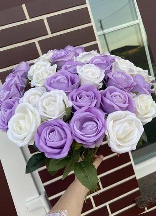 Цветы в наяву лавандовые и белые розы латекс