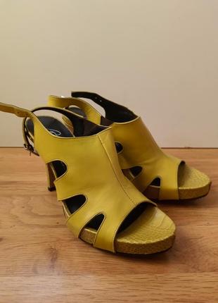 Жіночі босоніжки amp; other stories