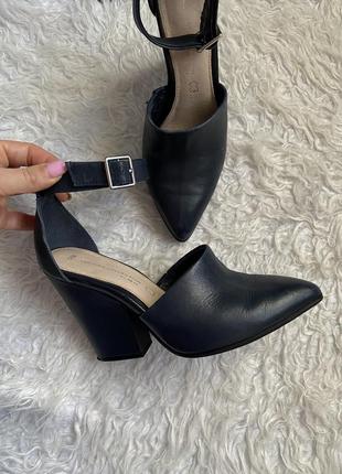 Шкіряні жіночі туфлі