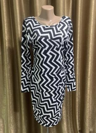 Платье зигзаг h&m с длинным рукавом размер m