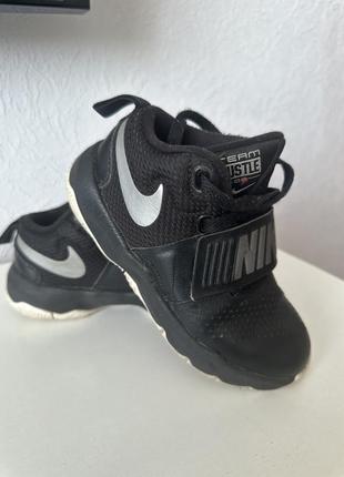 Кросівки nike team hustle d8 розмір 27,5