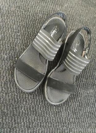 Женские босоножки