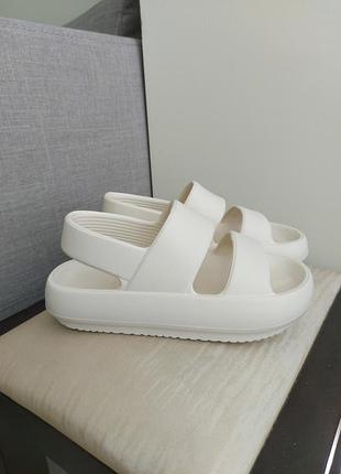 Босоніжки utune