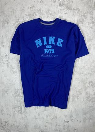 Яркая синяя футболка nike с большим логотипом – выделяйся из толпы