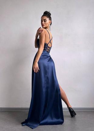 Жіноча вишукана ошатна вечірня темно синя корсетна сукня відкриті плечі на випускний